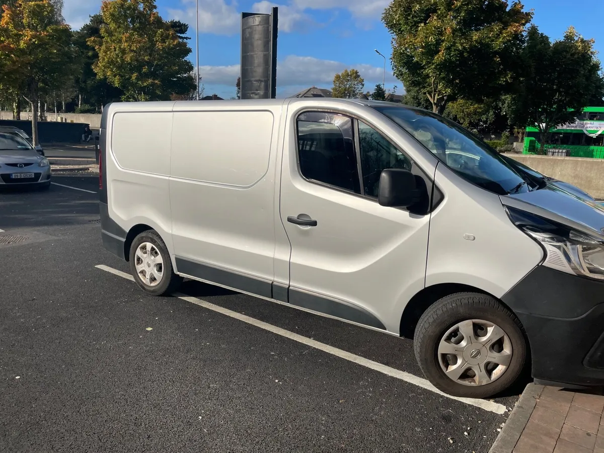 Nissan nv300 no vat - Image 4