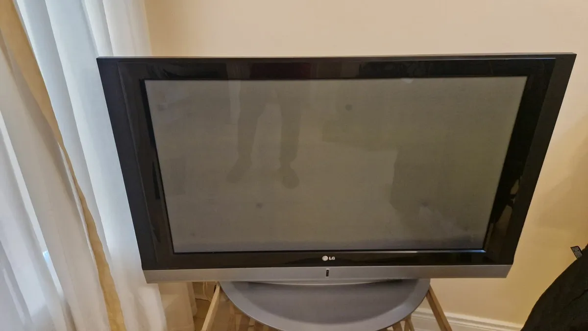 TV LG 42PC1R - non Smart TV - Image 1
