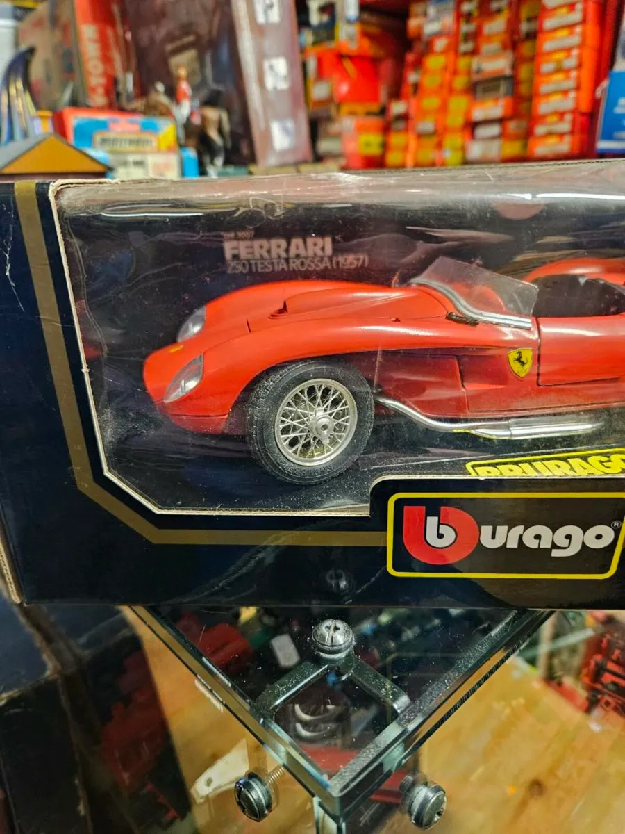 Corgi Burago Ferrari Testa Rossa 1.18 - Image 2