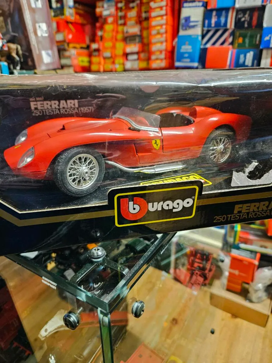 Corgi Burago Ferrari Testa Rossa 1.18 - Image 3