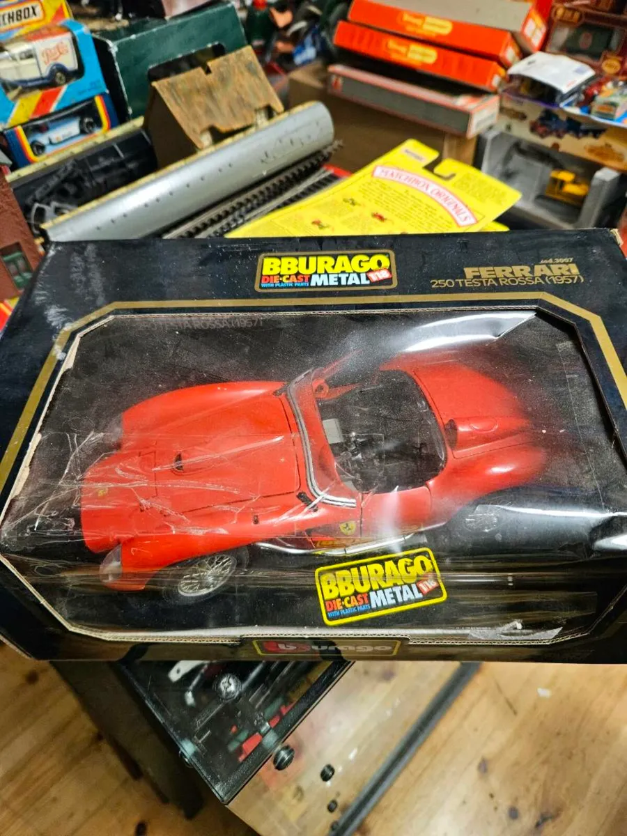 Corgi Burago Ferrari Testa Rossa 1.18 - Image 4