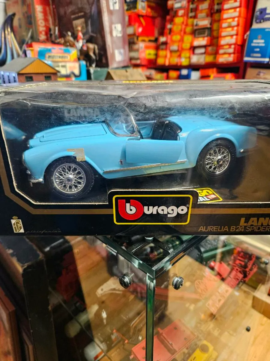 Corgi Burago Lancia Aurelia Spider 1.18 - Image 2
