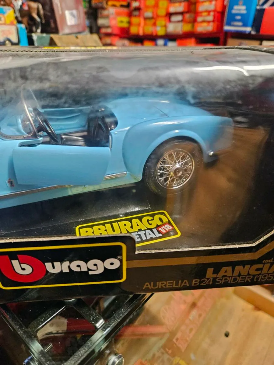 Corgi Burago Lancia Aurelia Spider 1.18 - Image 3