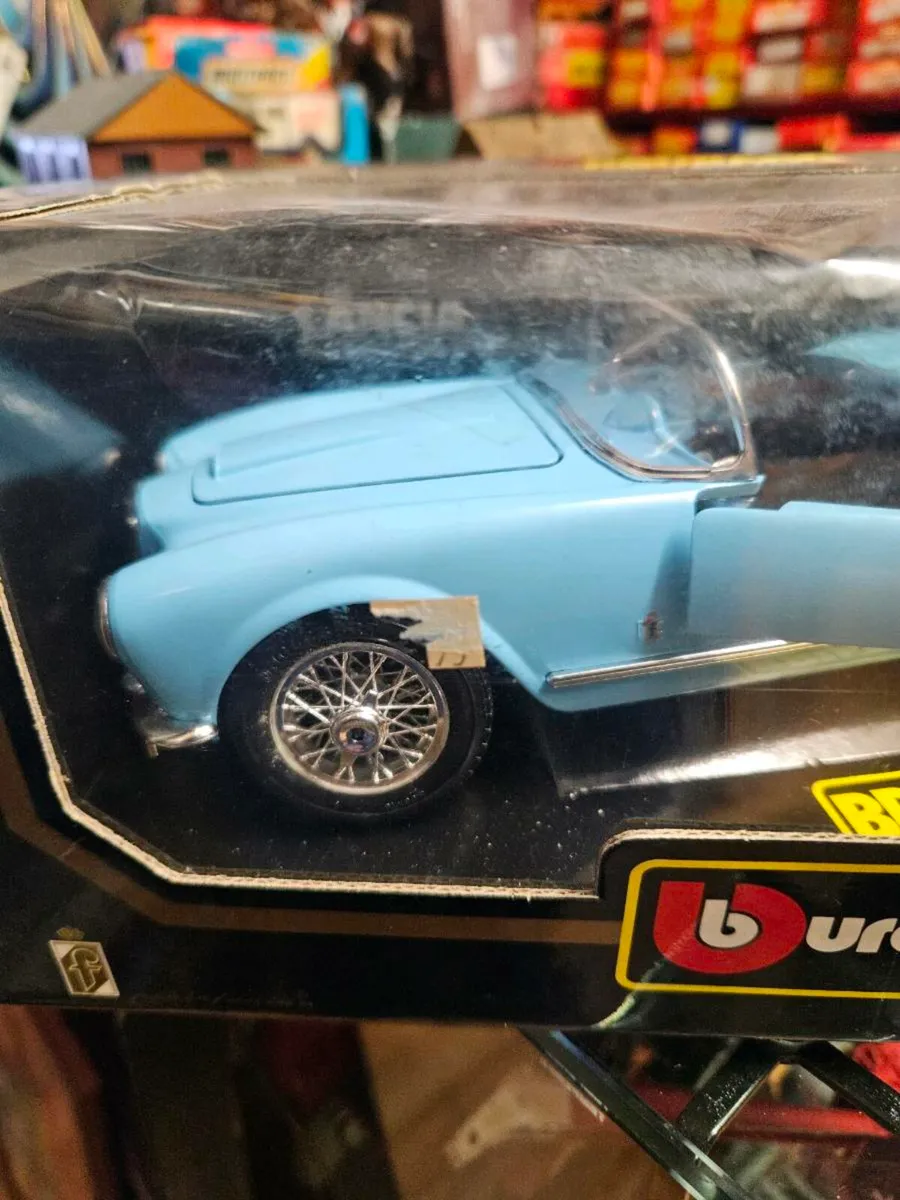 Corgi Burago Lancia Aurelia Spider 1.18 - Image 4