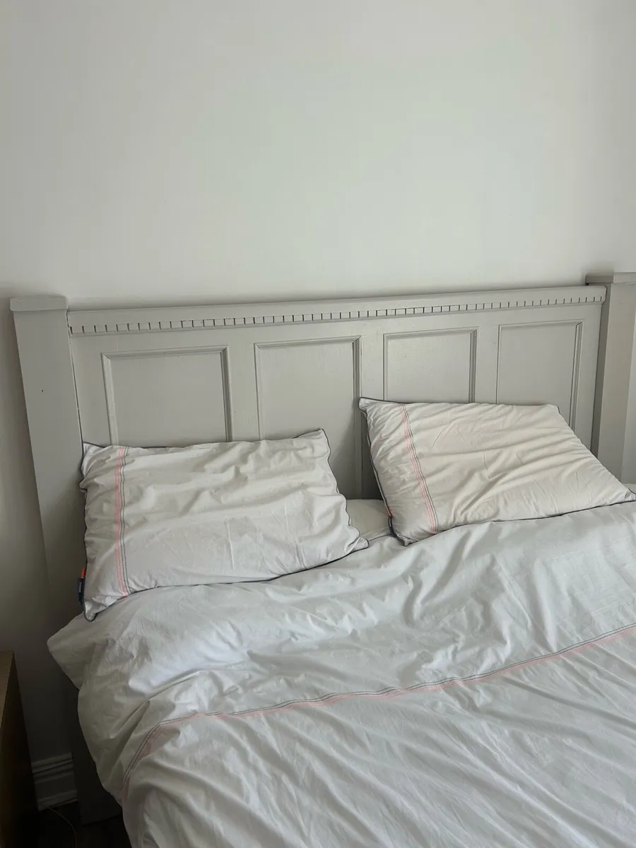 Handmade wardrobe, chest of drawers & headboard - Image 3