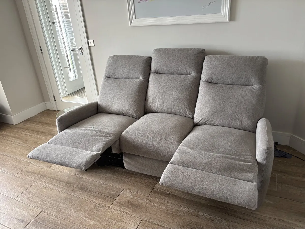 3 seater electric recliner sofa light grey - Image 2