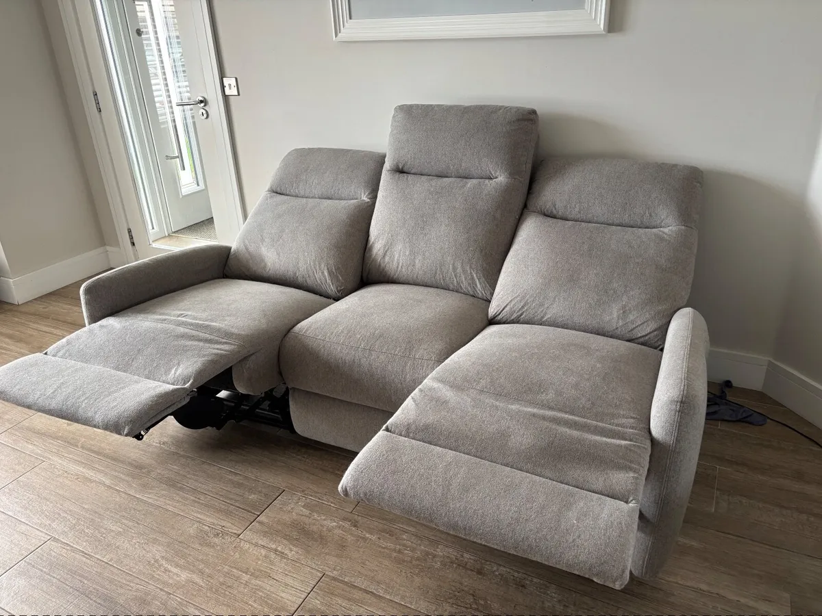 3 seater electric recliner sofa light grey - Image 3