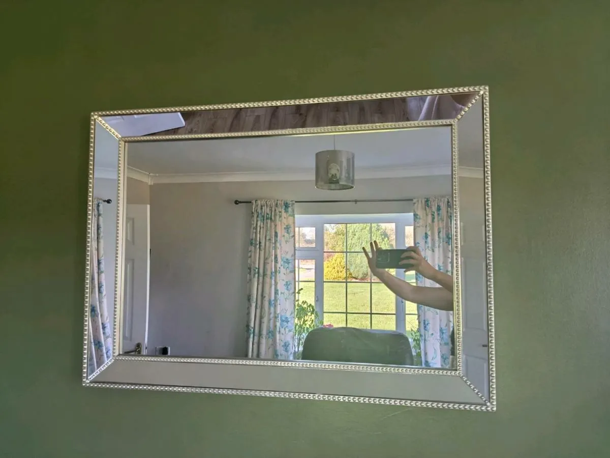 Wall mirror