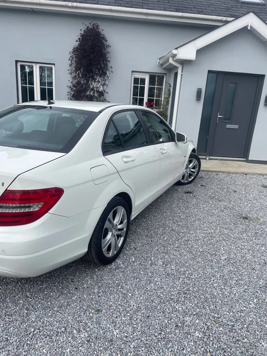 Mercedes-Benz C-Class 2011 - Image 3
