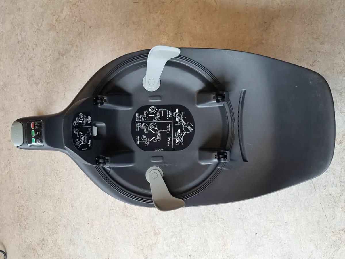 Cybex sirona z car seat and cybex z2 base - Image 3