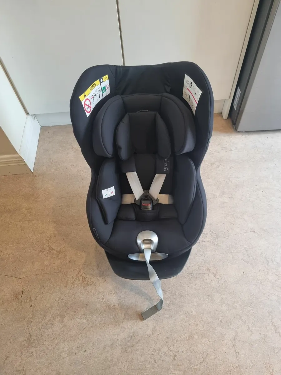 Cybex sirona z car seat and cybex z2 base - Image 1