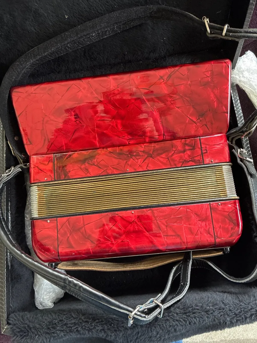 Piano Accordion - Image 2