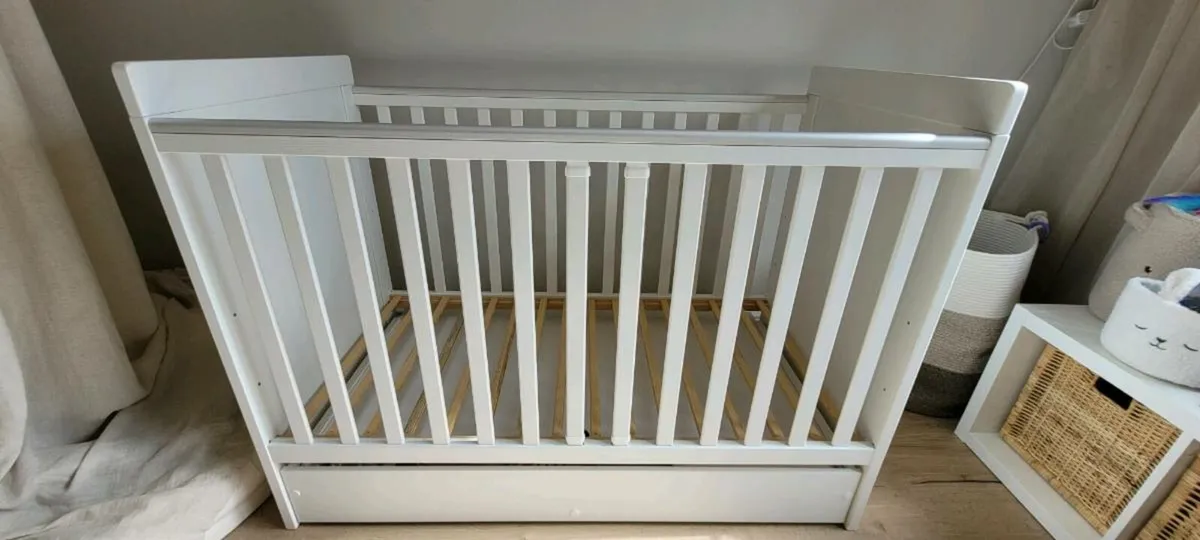 White baby cot with drawer and mattress – 120 x 60 - Image 3