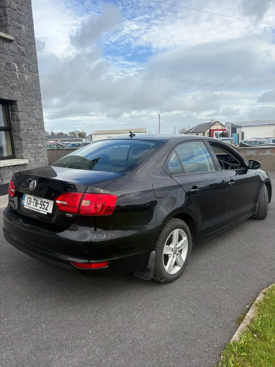 Volkswagen Jetta 2013 - Image 4