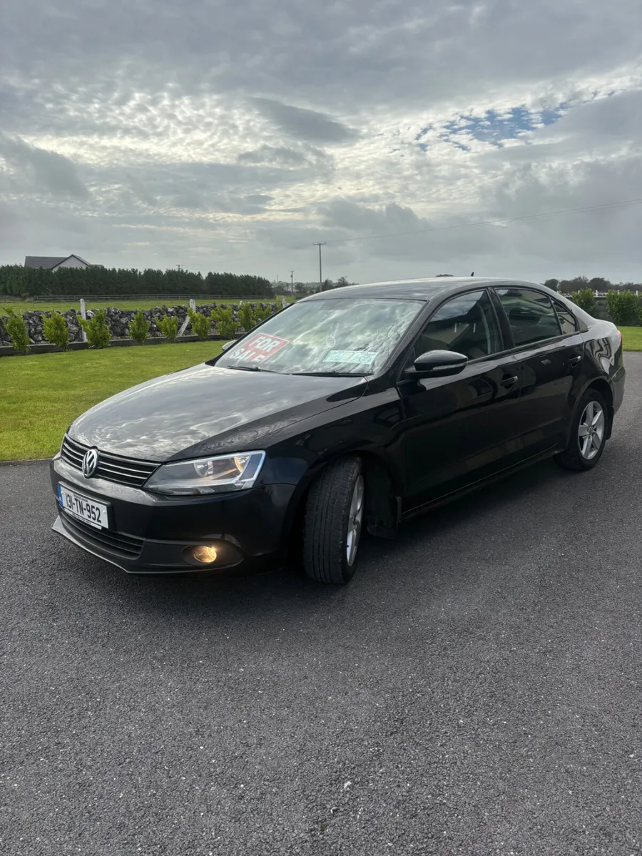 Volkswagen Jetta 2013 - Image 2