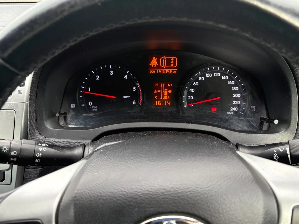 Toyota Avensis 2012 - Image 3