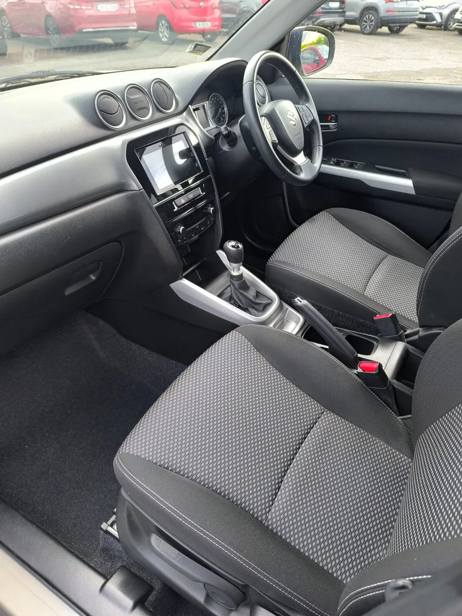 171 Suzuki Vitara 1.6 Diesel. Low kilometres - Image 2