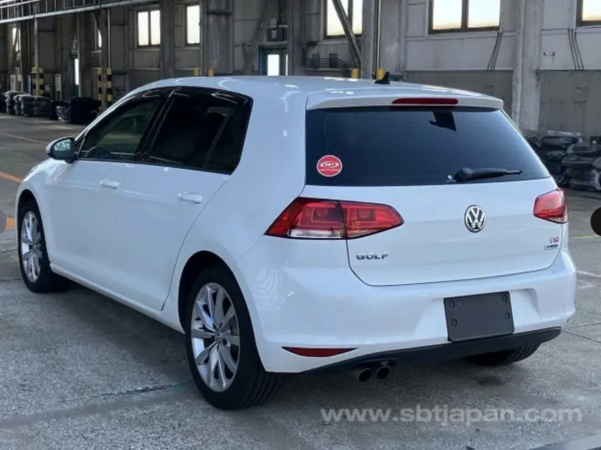 152 VW Golf TSI Highline - Image 4