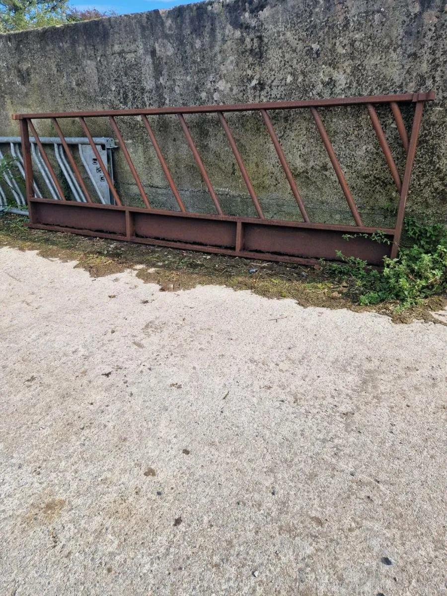 Feed Barrier - Image 1