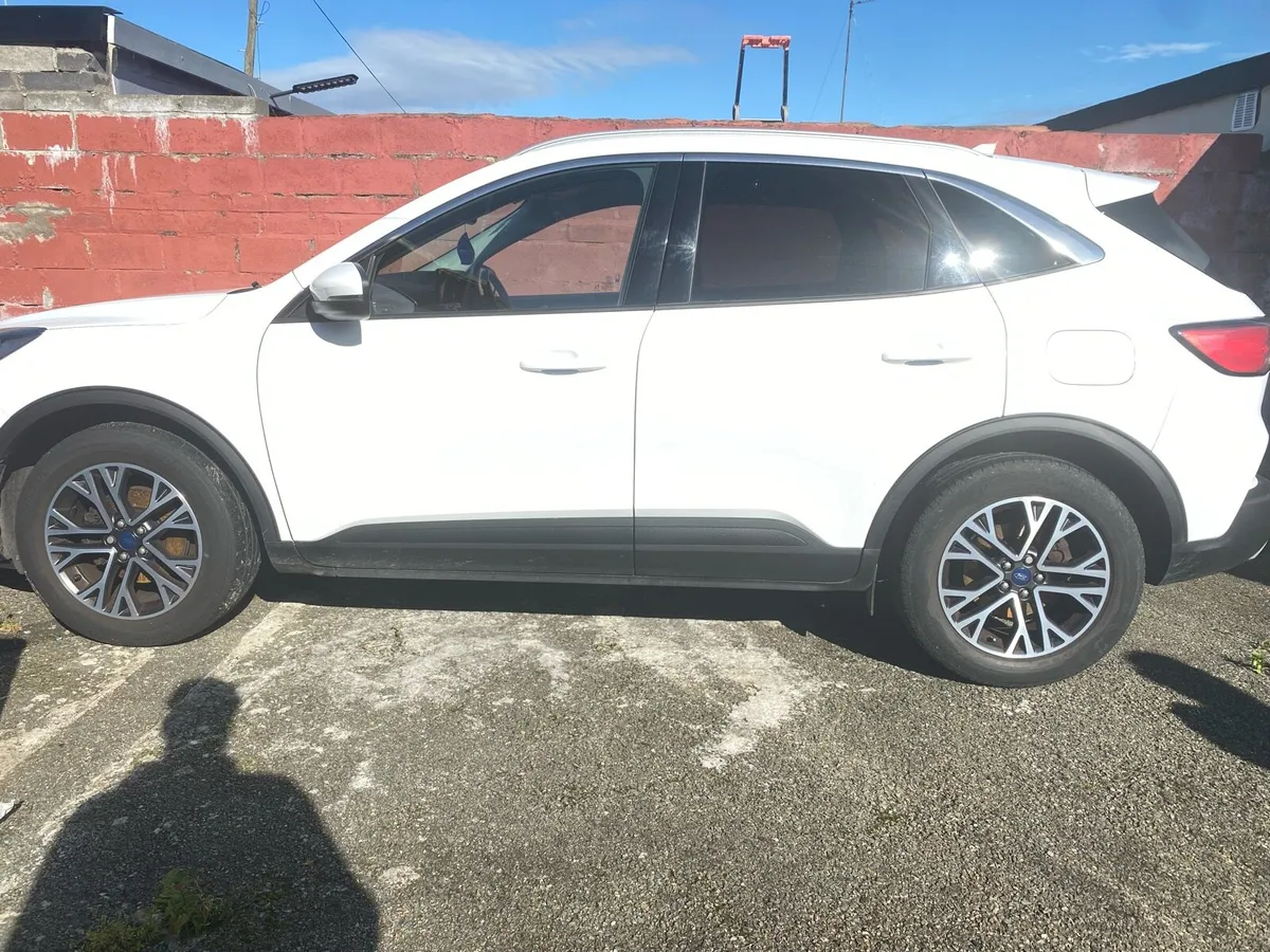 2021 Ford Kuga - Image 3