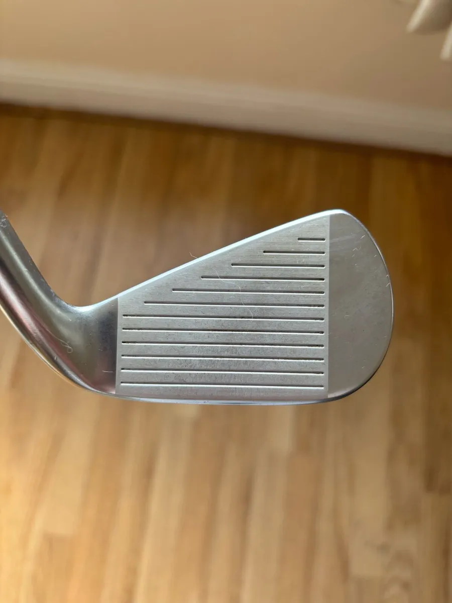 Left Hand Srixon ZXiU 2 Iron Tour Ad Shaft - Image 4