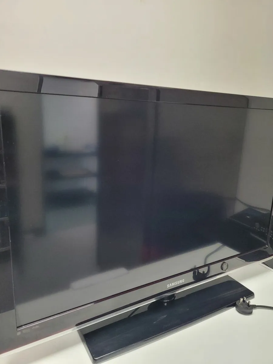 Samsung TV 40 inch - Image 2