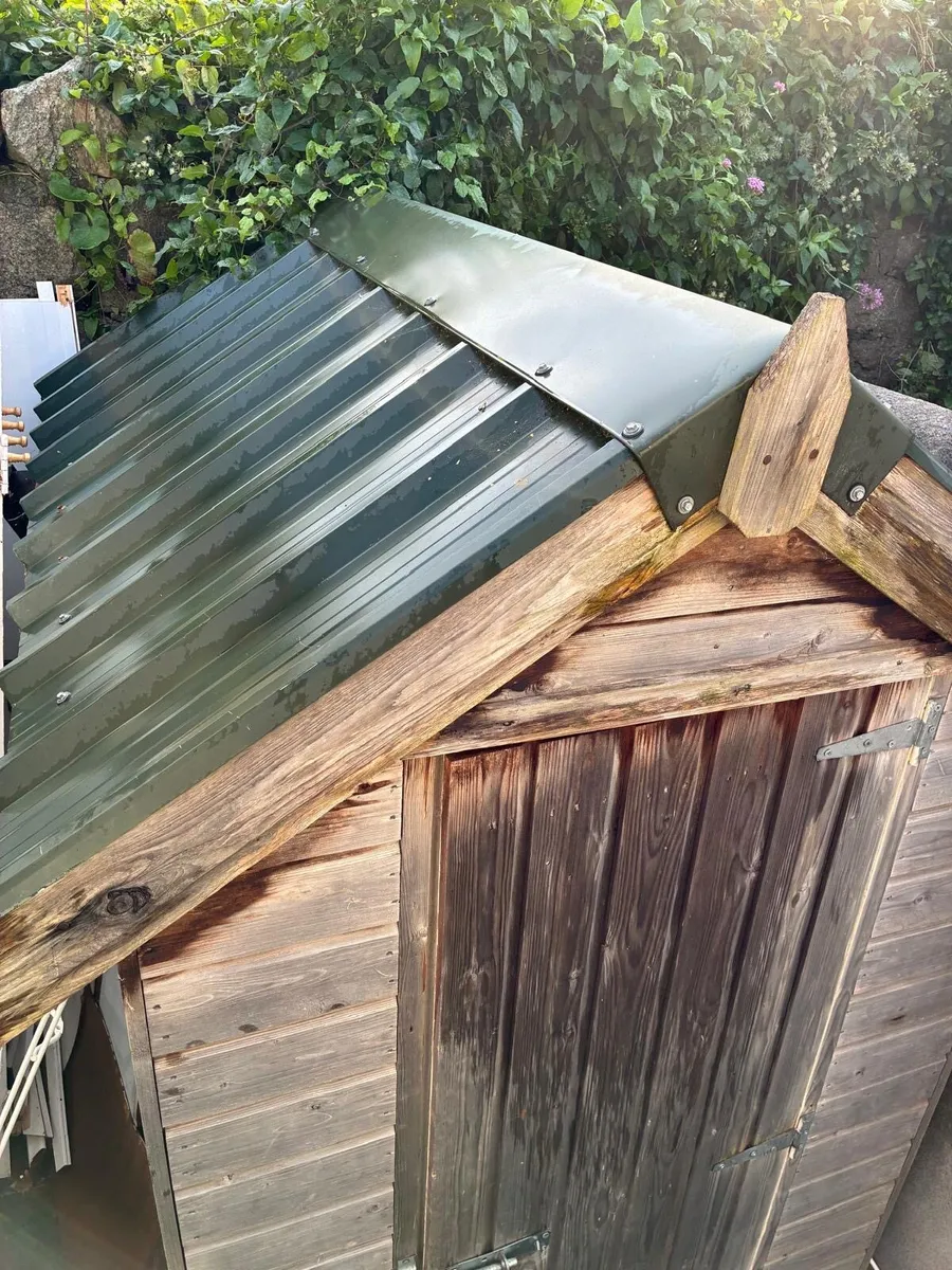 Wooden shed - Image 4