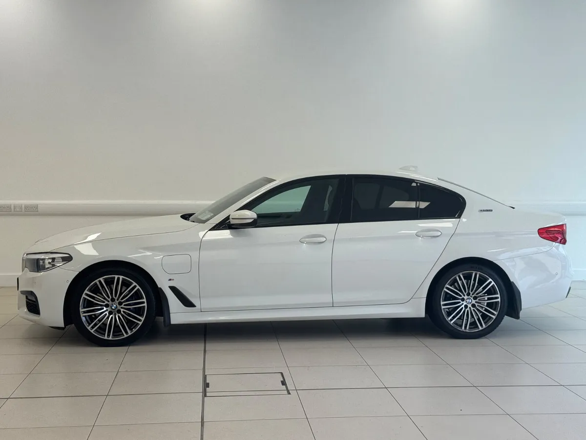 BMW 5-Series 2019 - Image 4
