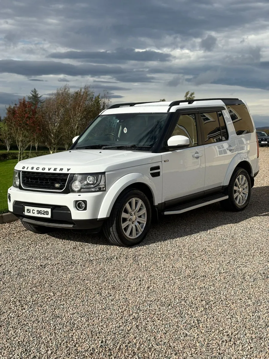 151 Land Rover Discovery 4 3.0TDV6 Crew Cab - Image 2