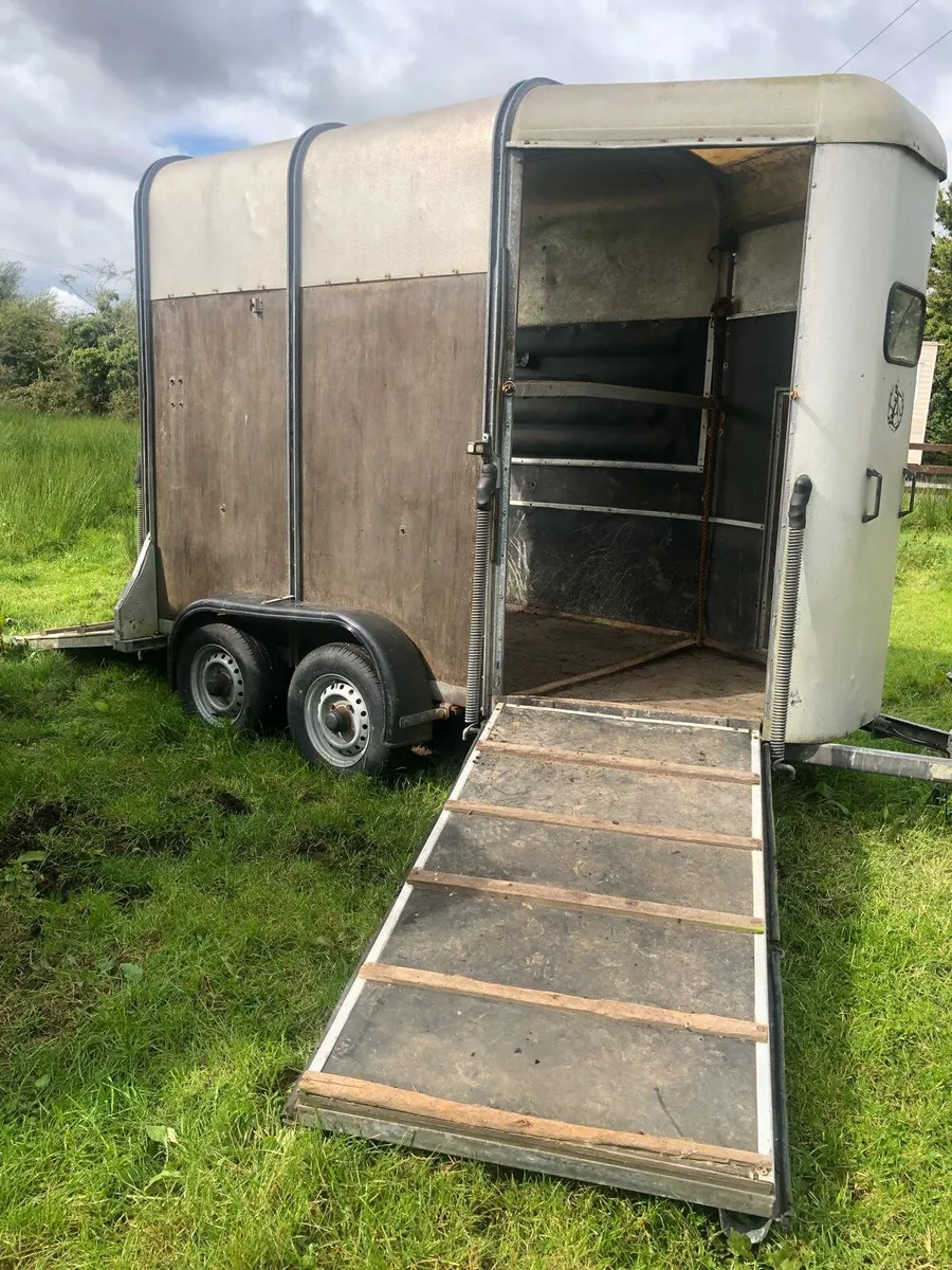 Horse box - Image 1