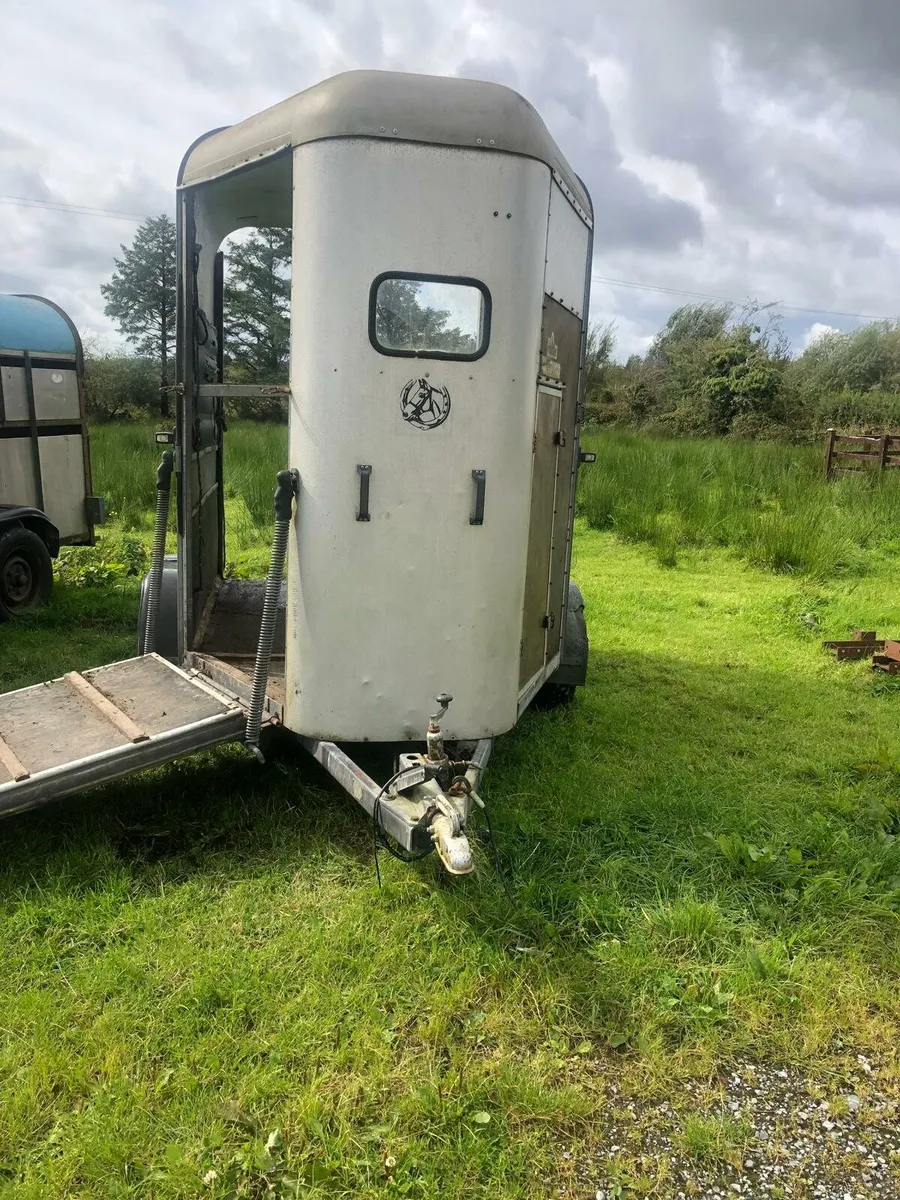 Horse box - Image 2