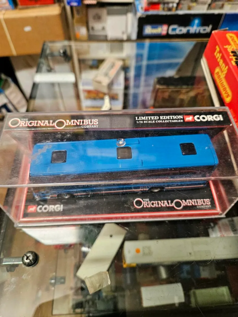 Corgi Bus - Image 3