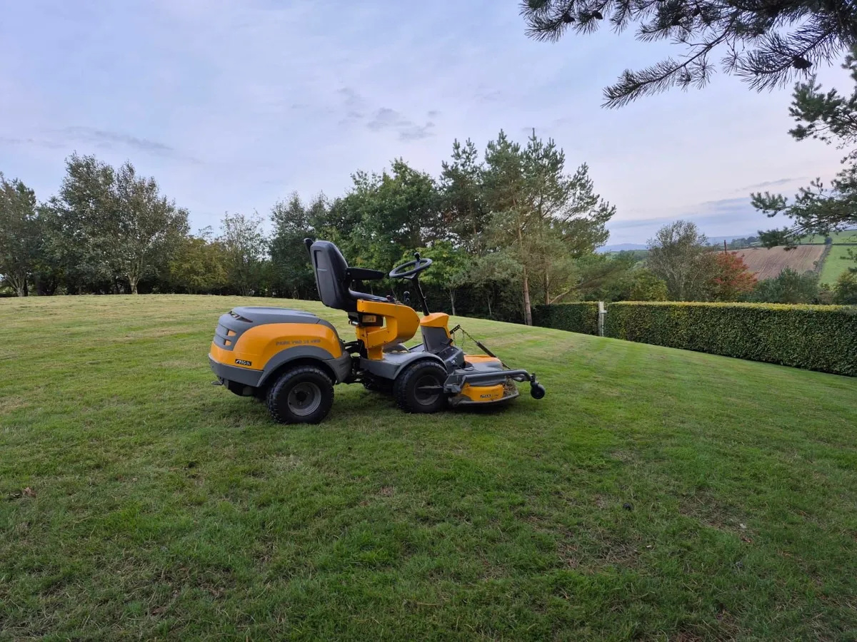 Stiga Park Pro 4WD 20hp, 110cm mulching deck - Image 3