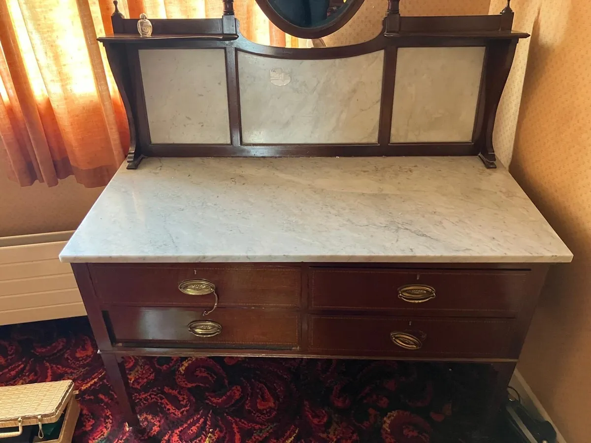 Dressing table - Image 1