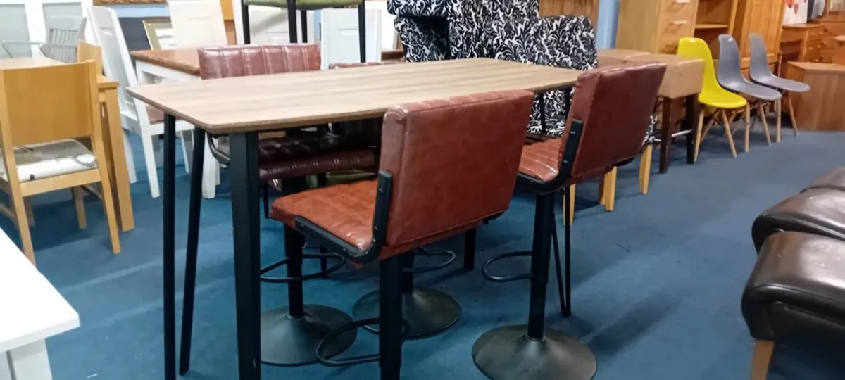 Modern Dining Table With Four Adjustable High Stoo - Image 1