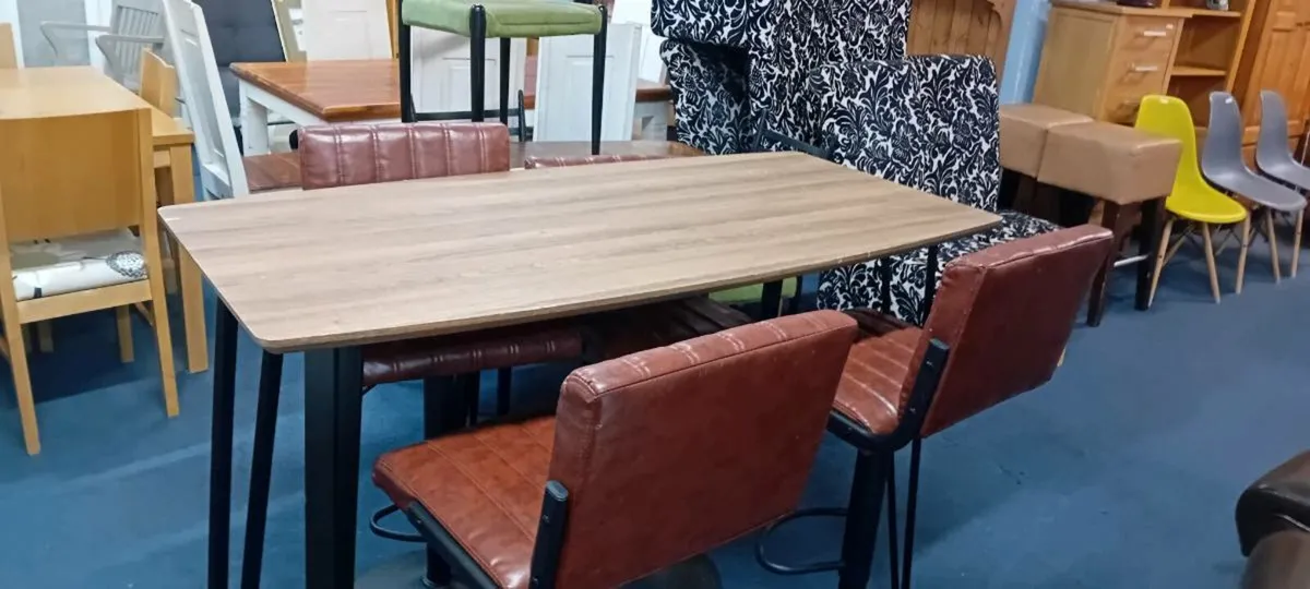 Modern Dining Table With Four Adjustable High Stoo - Image 2