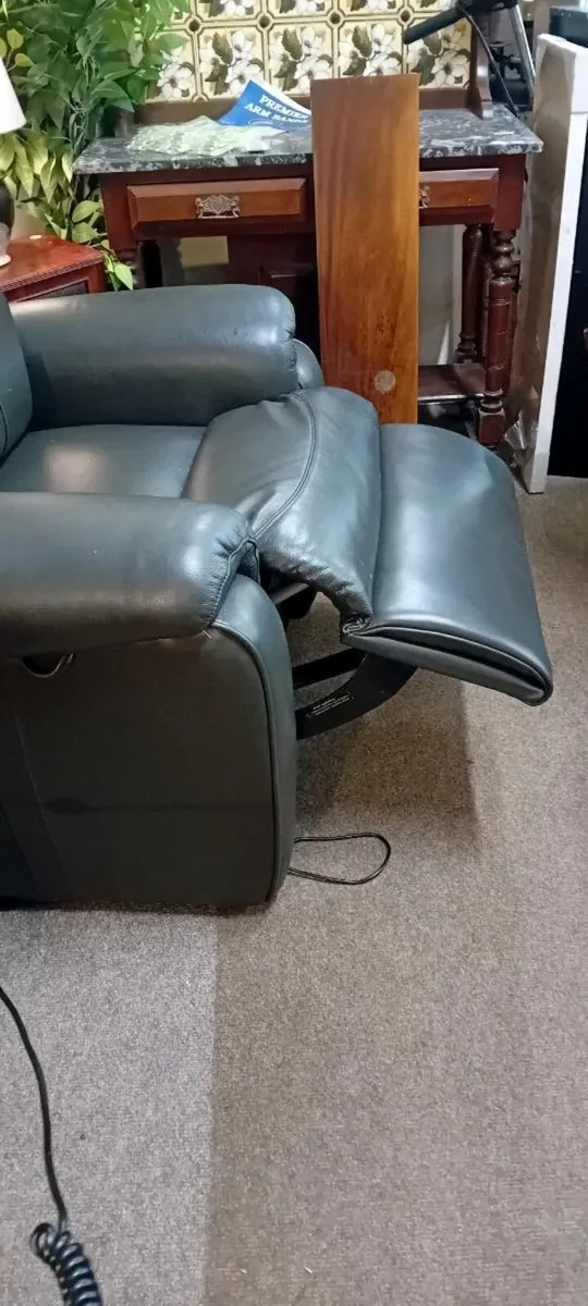 Original Real Leather Lazeboy Ruse And Recline Arm - Image 3
