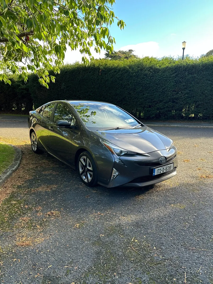 2017 Toyota Prius(08/27 NCT) - Image 1
