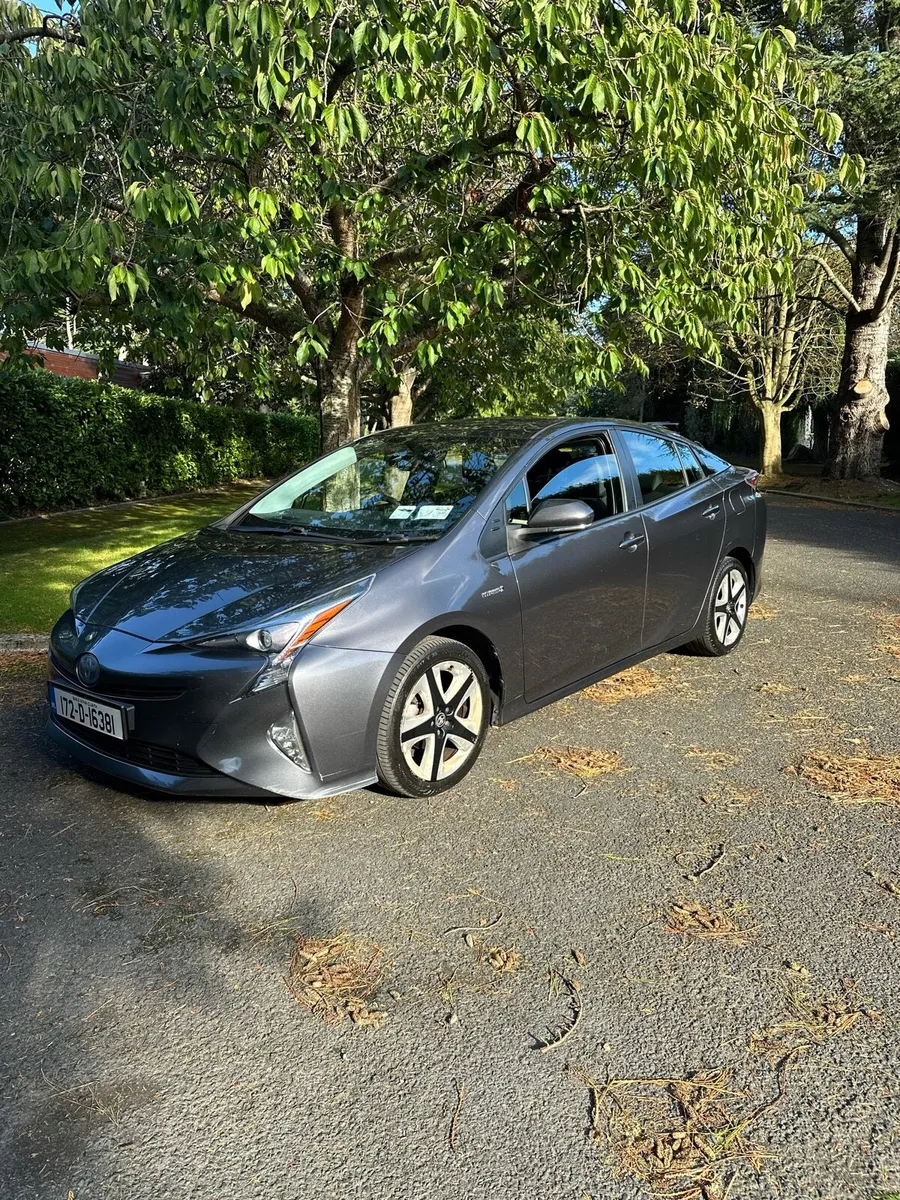 2017 Toyota Prius(08/27 NCT) - Image 2