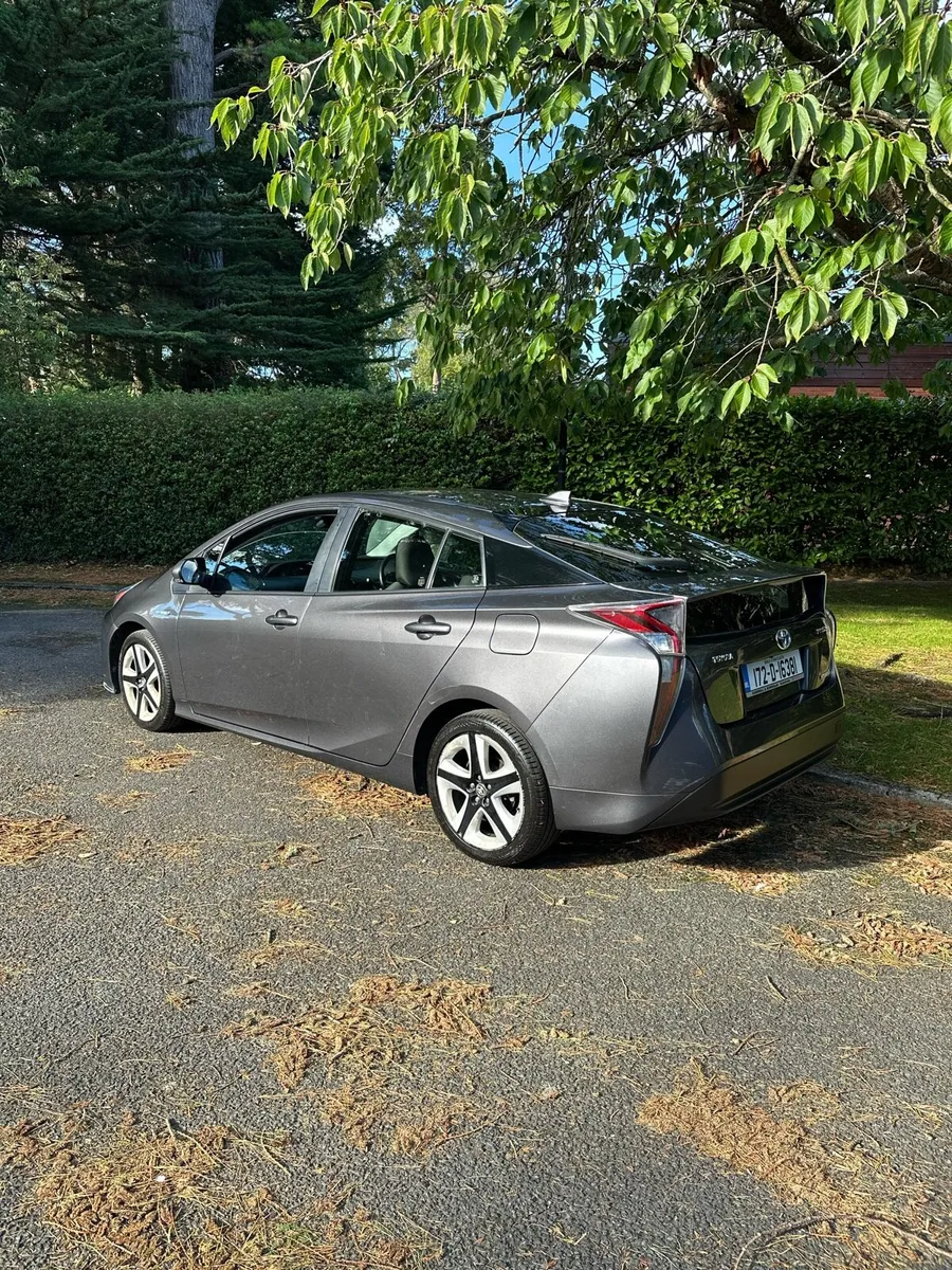 2017 Toyota Prius(08/27 NCT) - Image 3