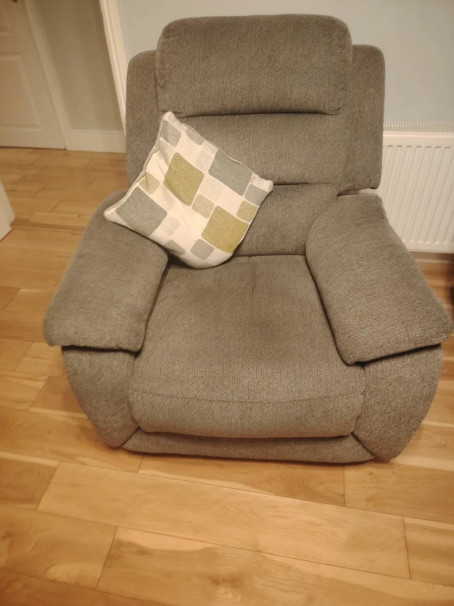3 +1 recliners sofa - Image 1