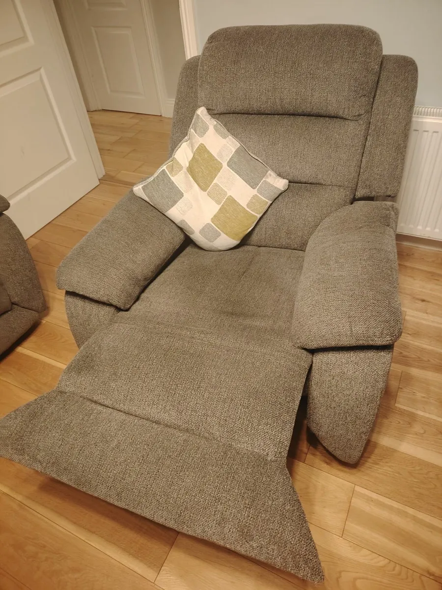 3 +1 recliners sofa - Image 2