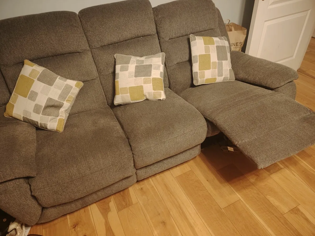 3 +1 recliners sofa - Image 3