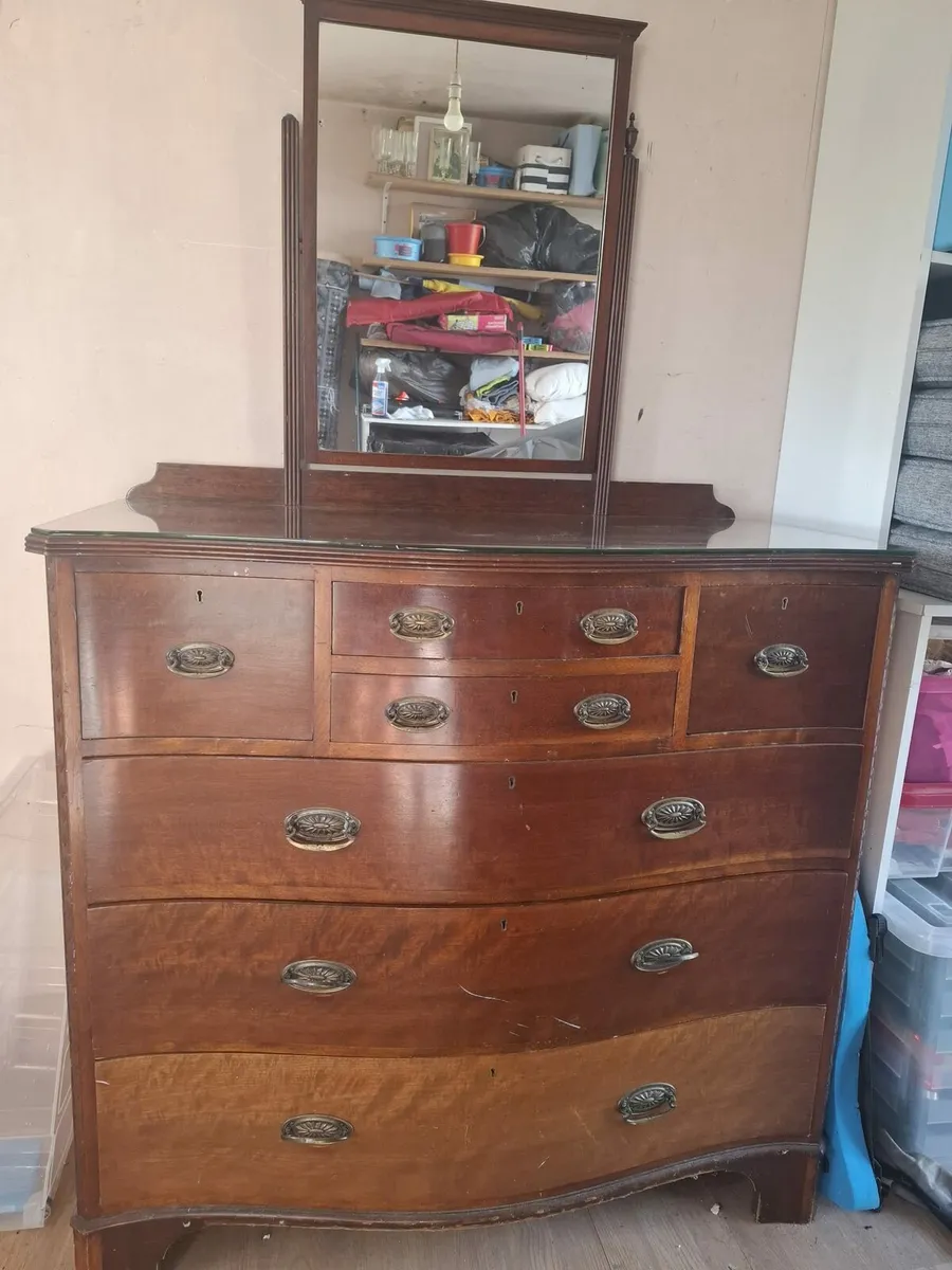 Antique chest of drawers