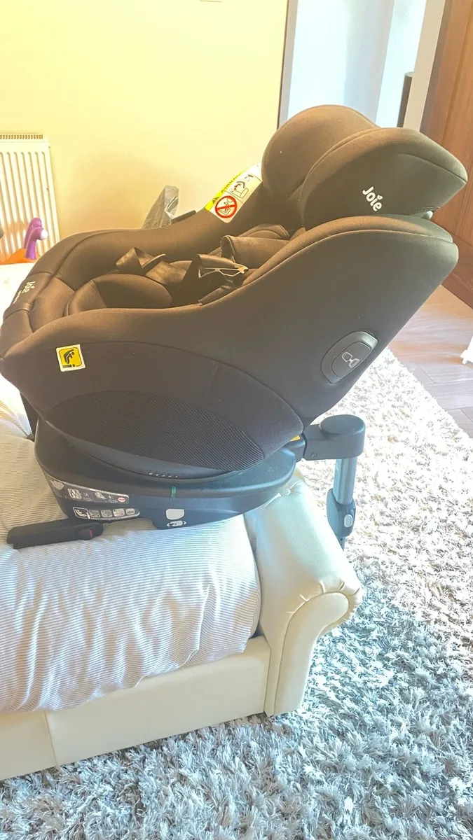 Joie 360 spin car seat - Image 4