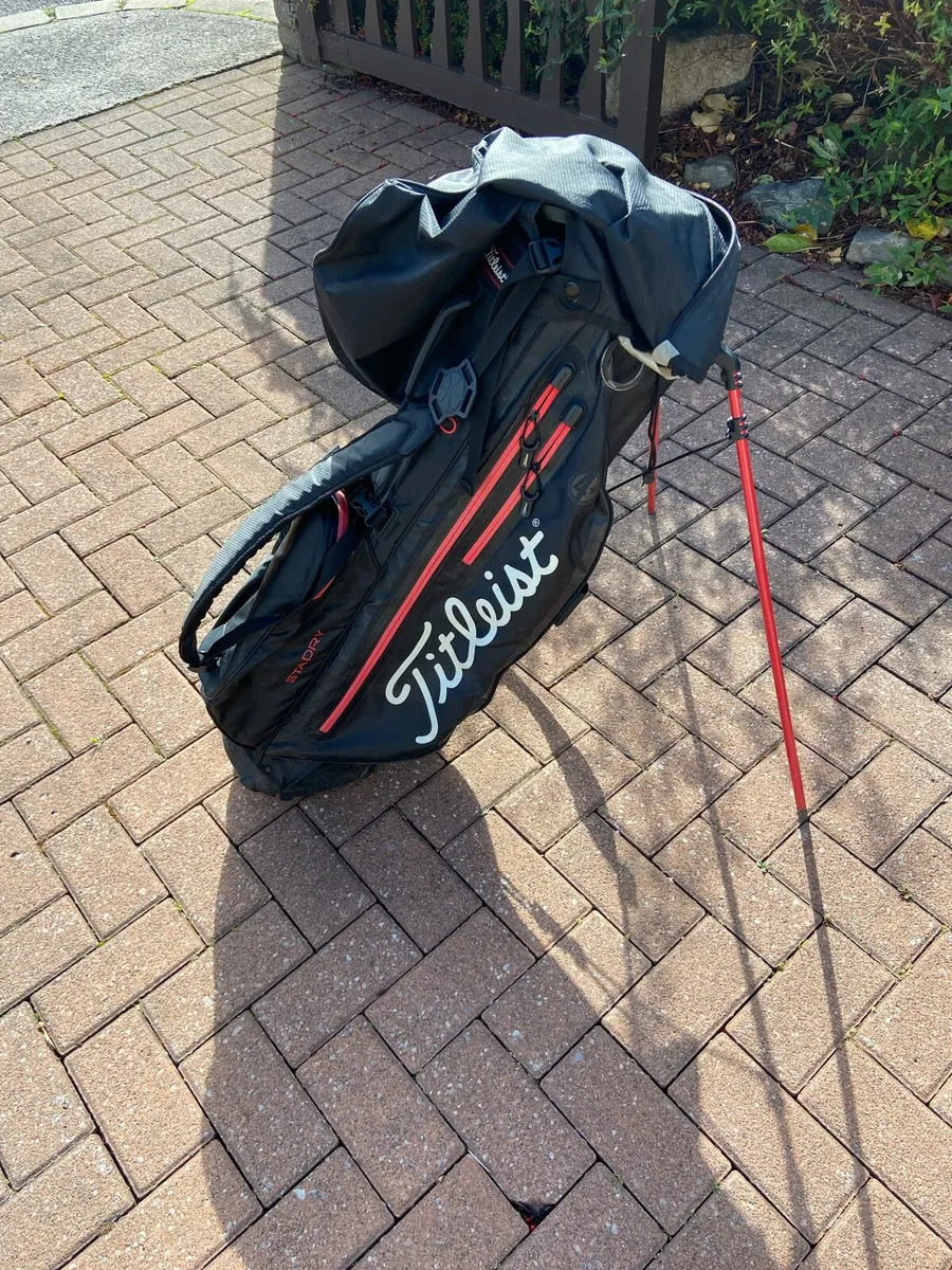 Titleist.   Staydry.   Stand.  Bag - Image 1