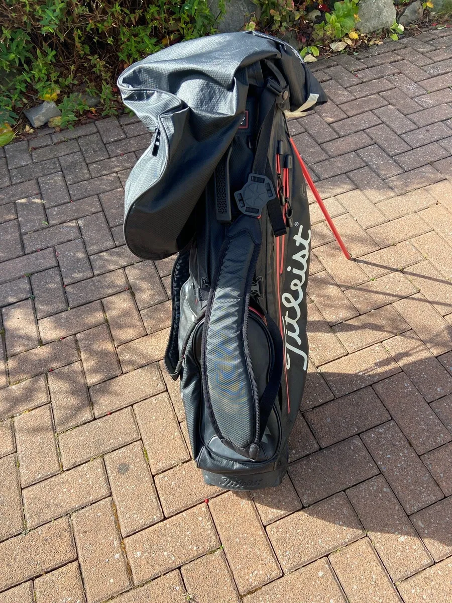 Titleist.   Staydry.   Stand.  Bag - Image 2