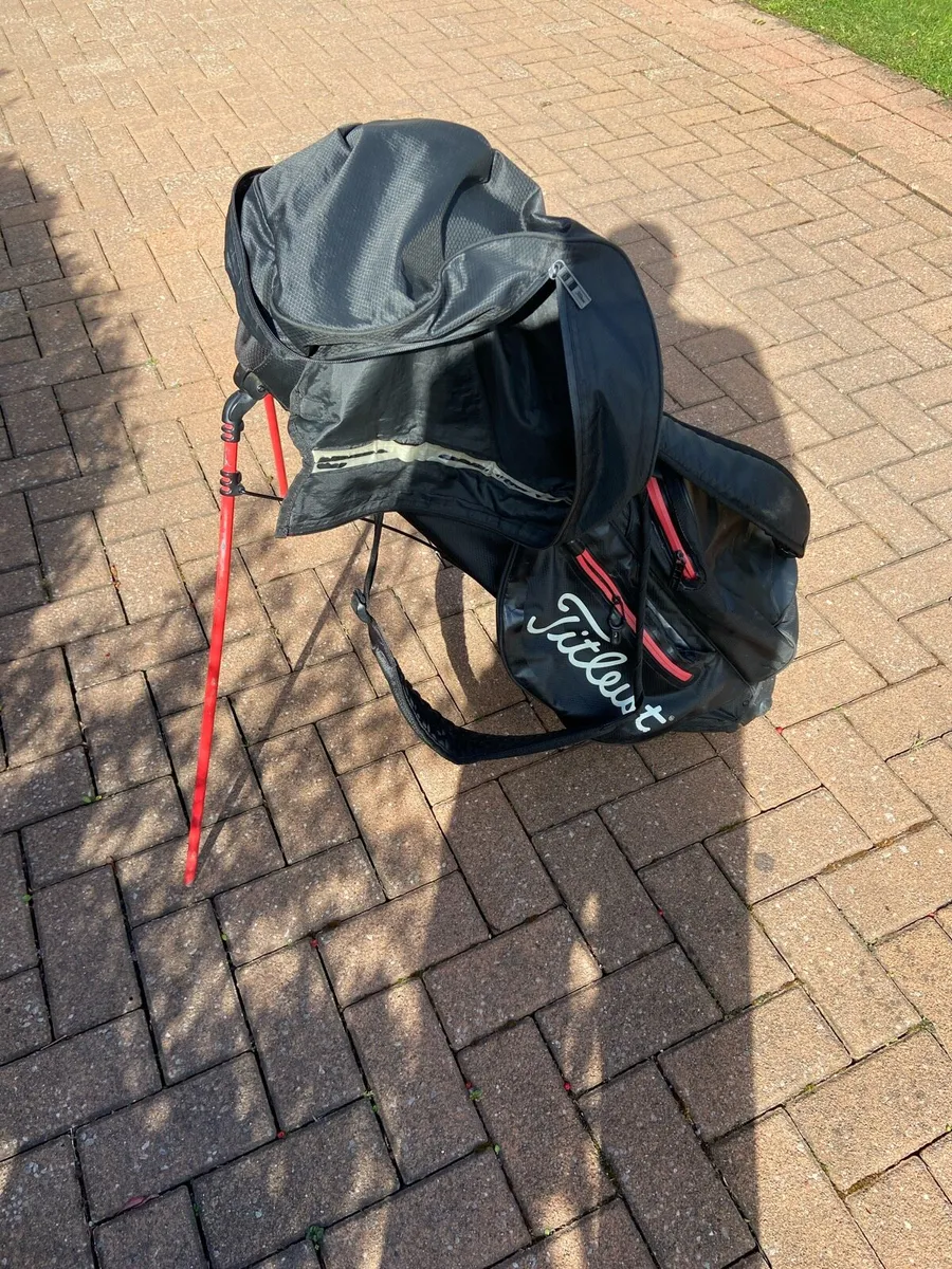 Titleist.   Staydry.   Stand.  Bag - Image 3
