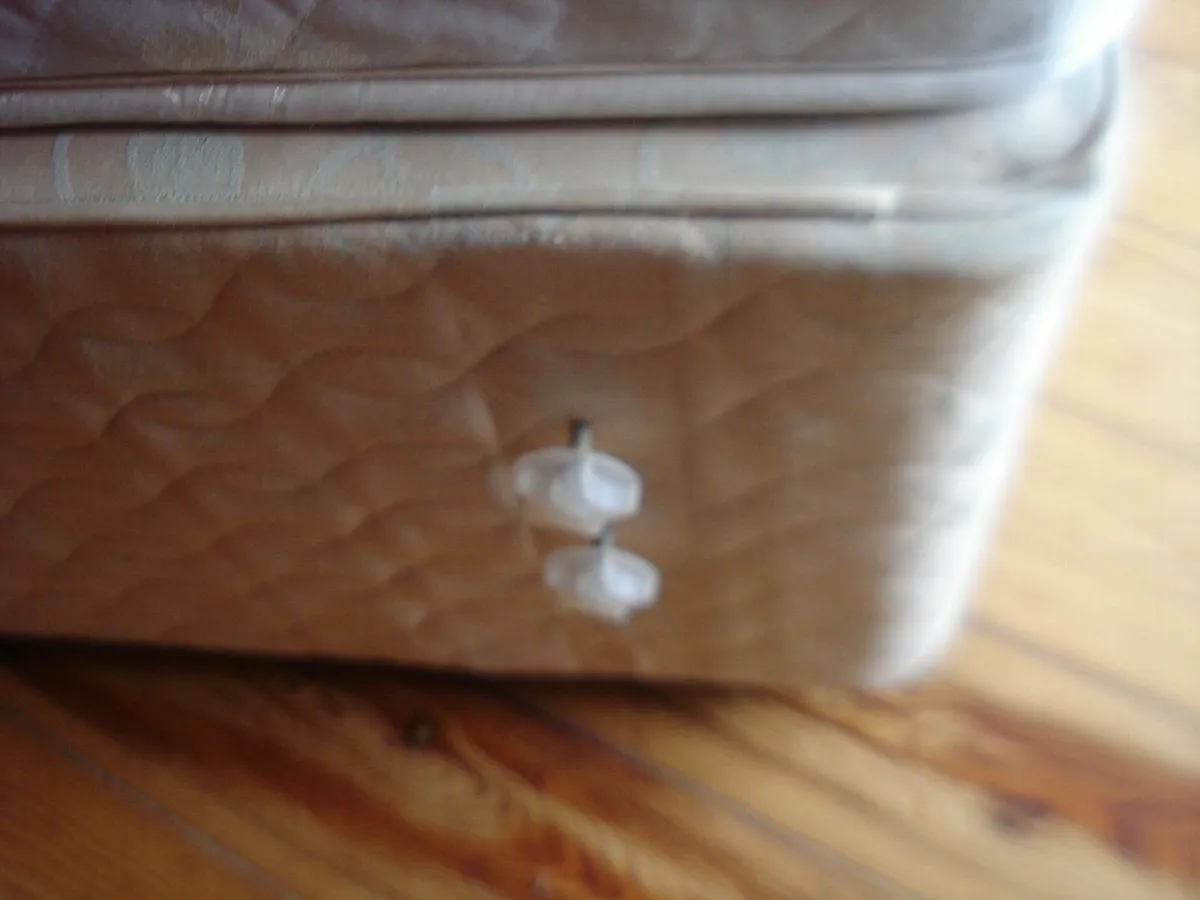 SLUMBERLAND DOUBLE DIVAN BED BASE. - Image 3
