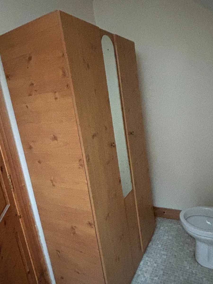 Solid bed frame - Image 3